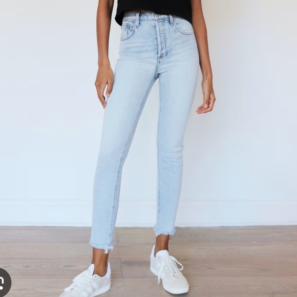 Aritzia Denim Forum The Yoko High Rise Slim Cigarette Jeans Light Wash Size 24 - Picture 1 of 8